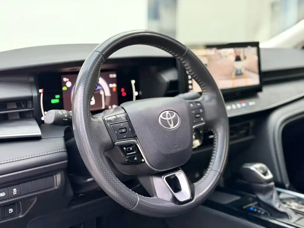 Toyota Camry — миниатюра 11