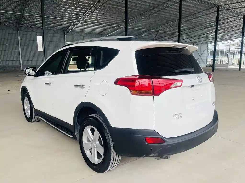 Toyota RAV4 — миниатюра 6