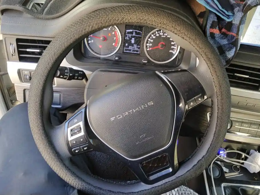 Dongfeng Forthing SX6 2022 — фото 15