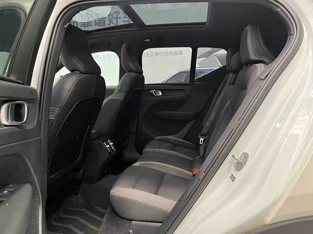 Volvo XC40 — миниатюра 13