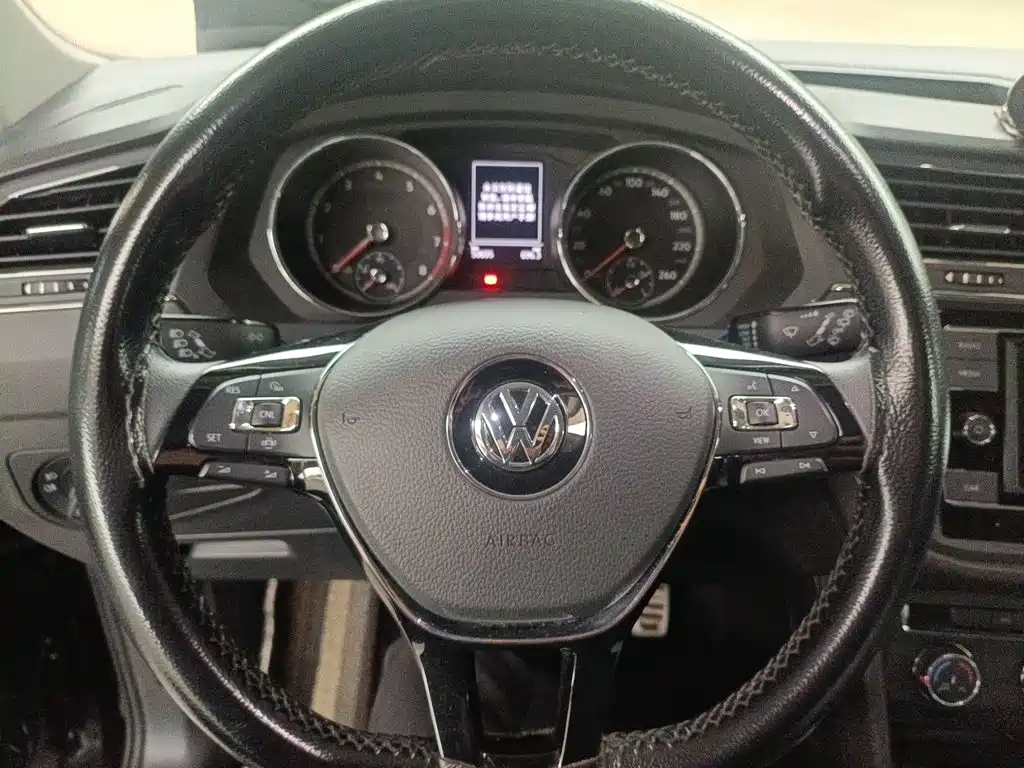 Volkswagen Tiguan L — миниатюра 6