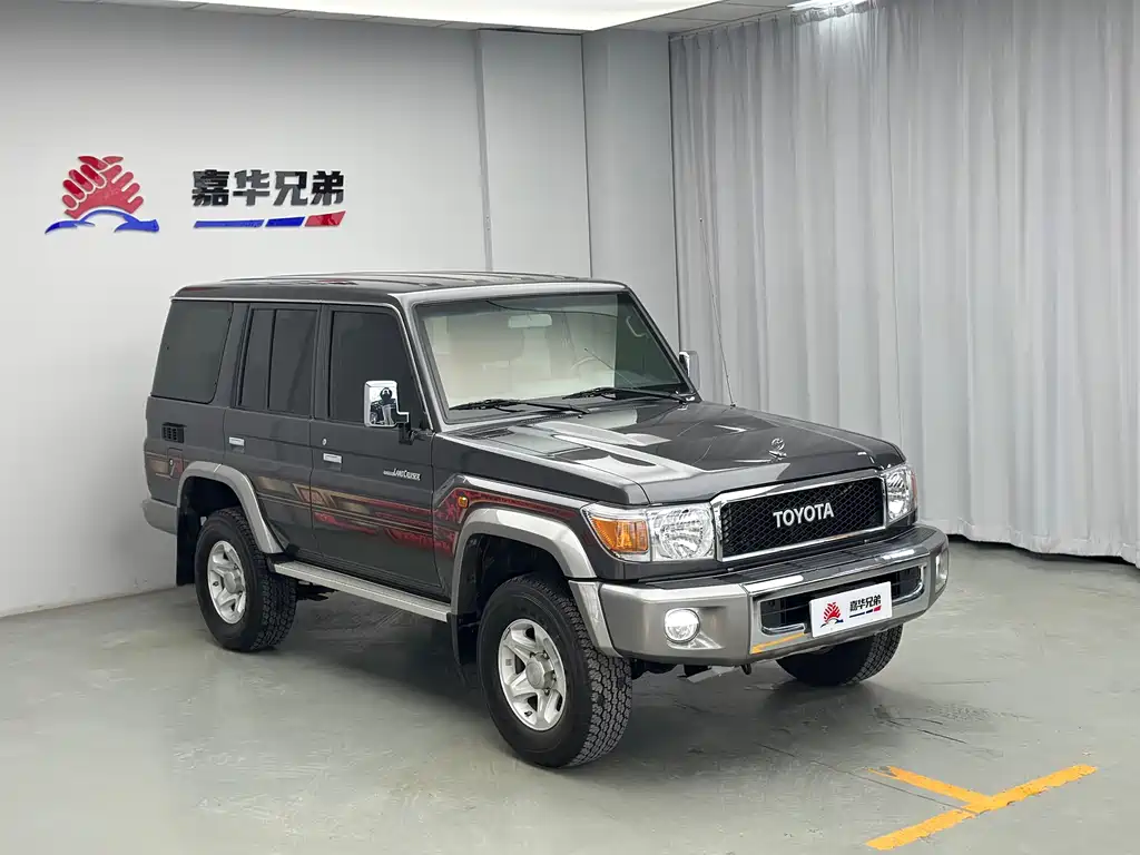 Toyota Land Cruiser LC76 2023 4.0L MT
