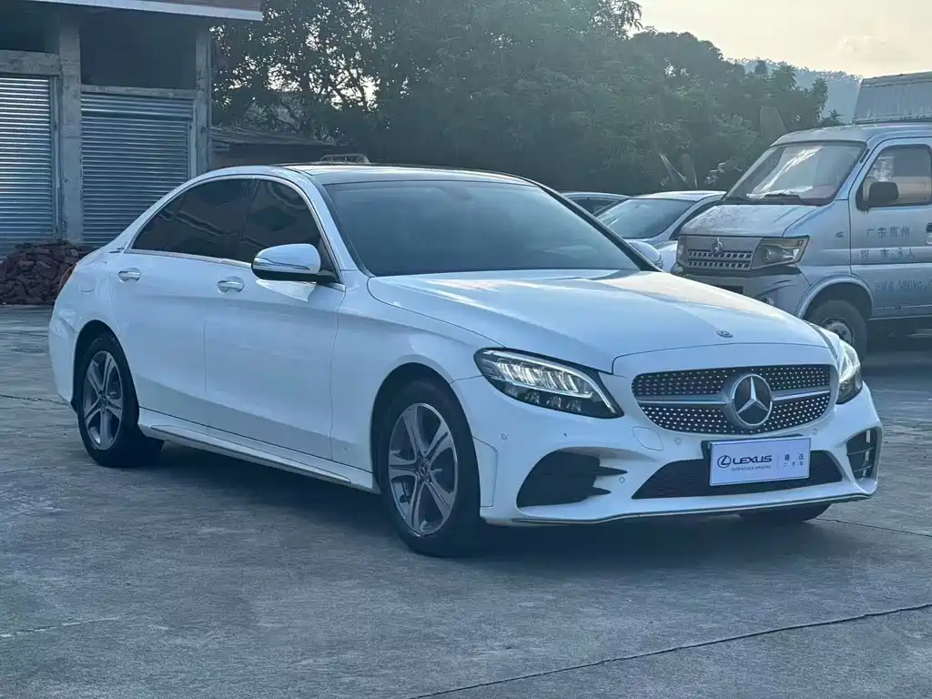 Mercedes-Benz C-Class — миниатюра 3