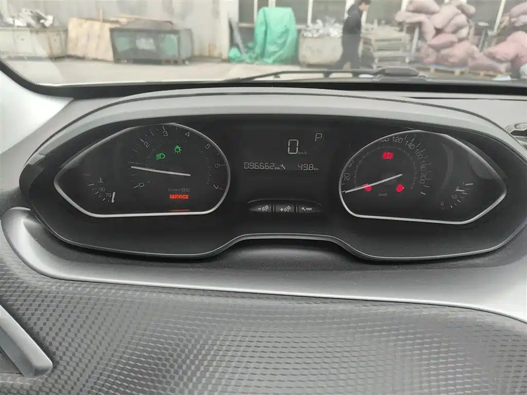 Peugeot 2008 2014 1.6L AT Fashion
