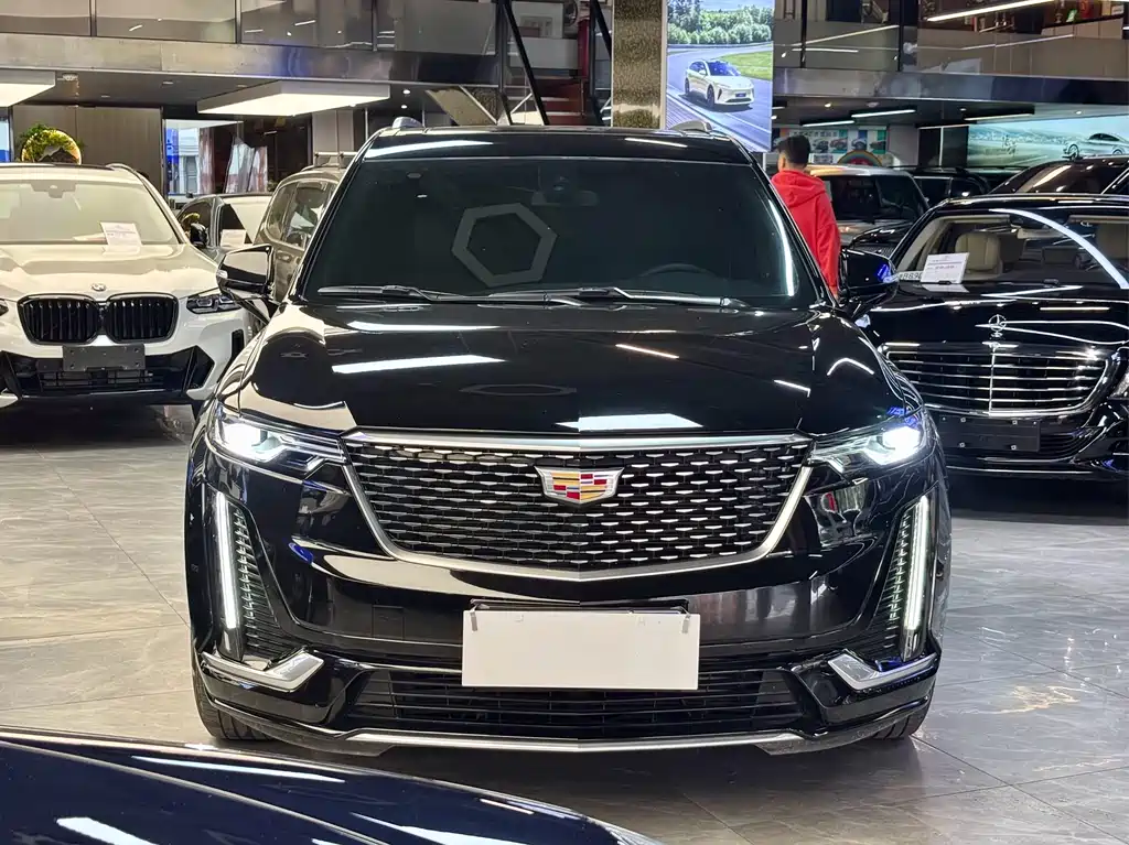CADILLAC XT6