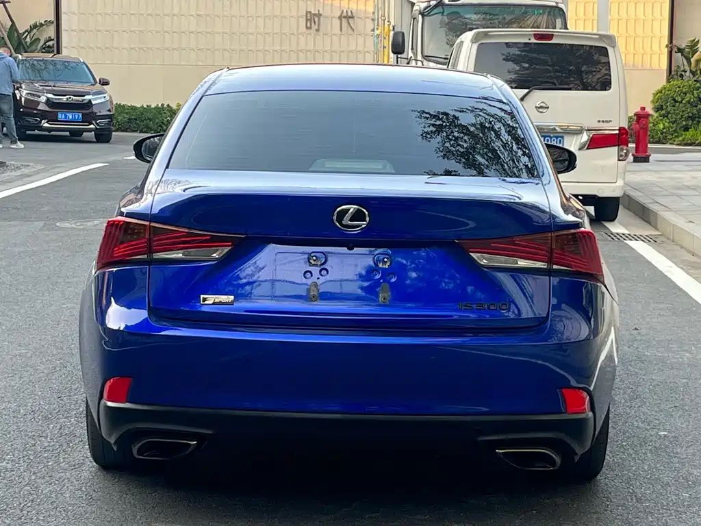 LEXUS IS