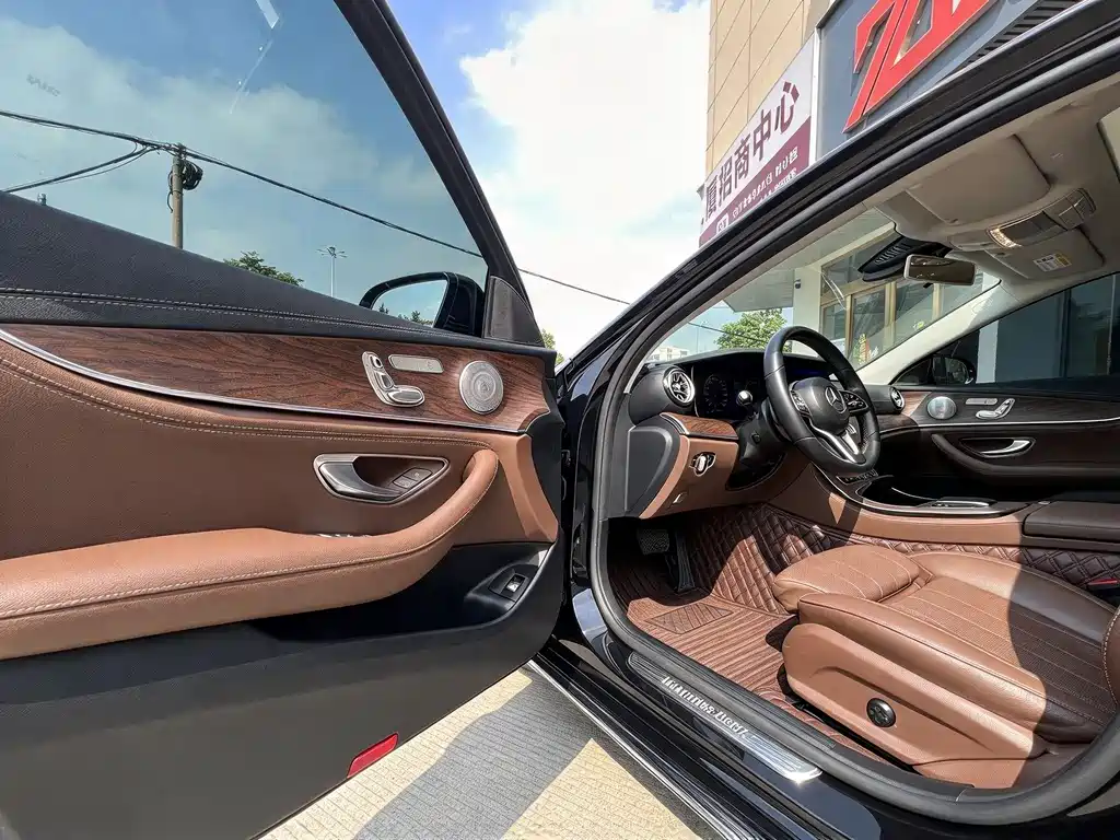 Mercedes-Benz E-Class — миниатюра 8