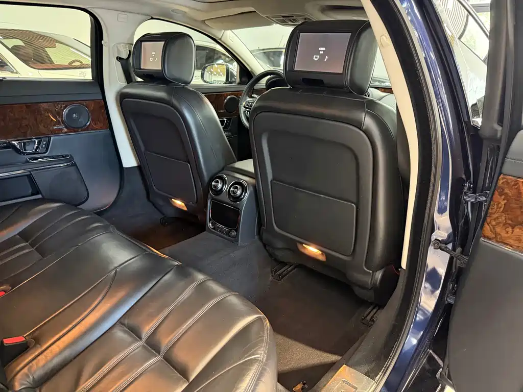 Jaguar XJ — миниатюра 16