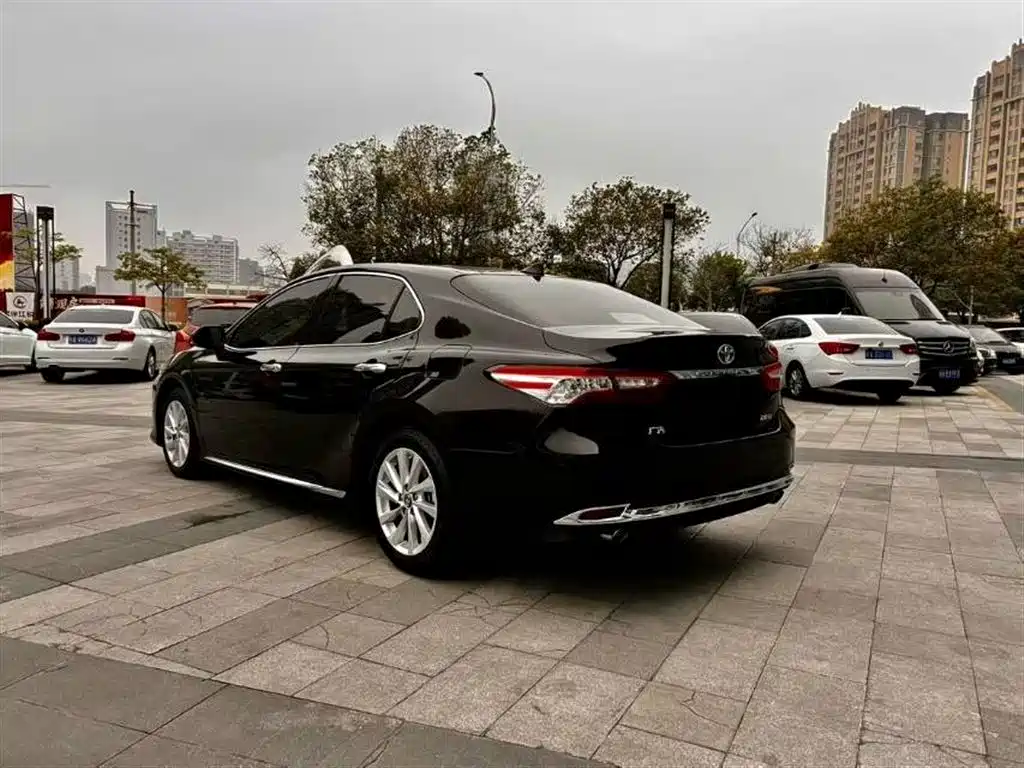 TOYOTA CAMRY
