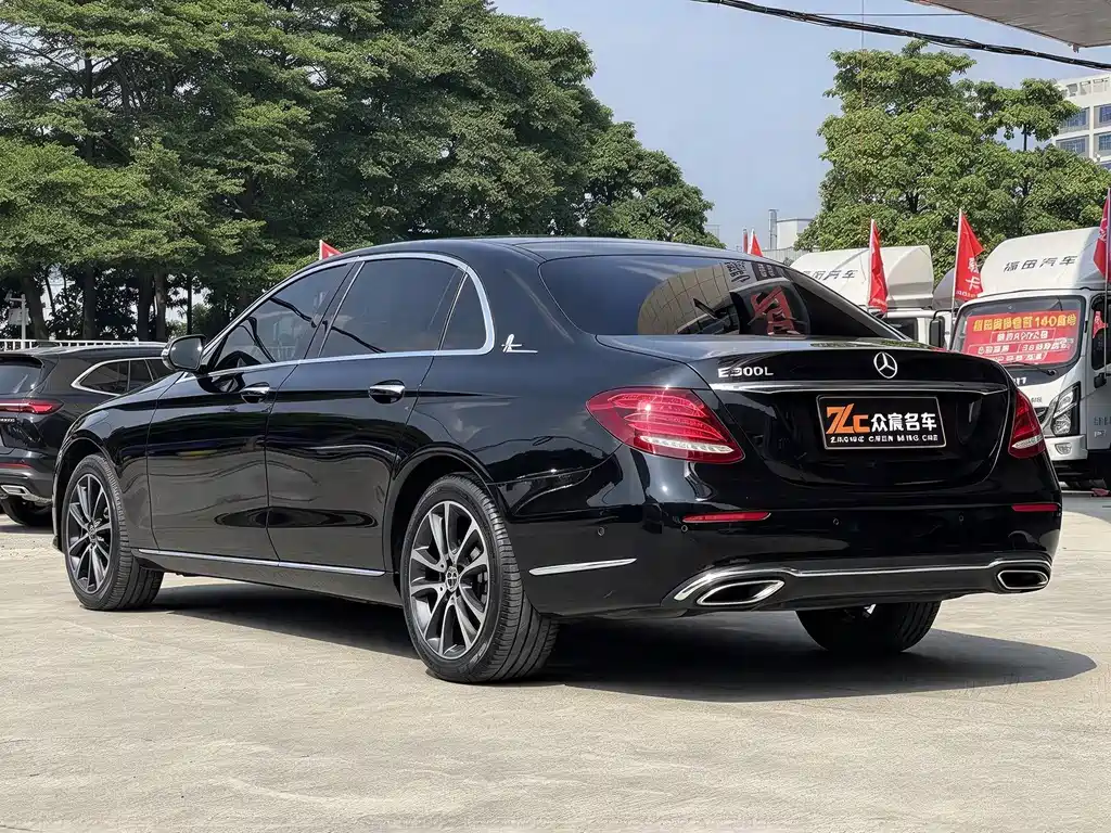 Mercedes-Benz E-Class — миниатюра 3