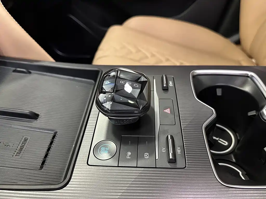 BYD L DM-i — миниатюра 27
