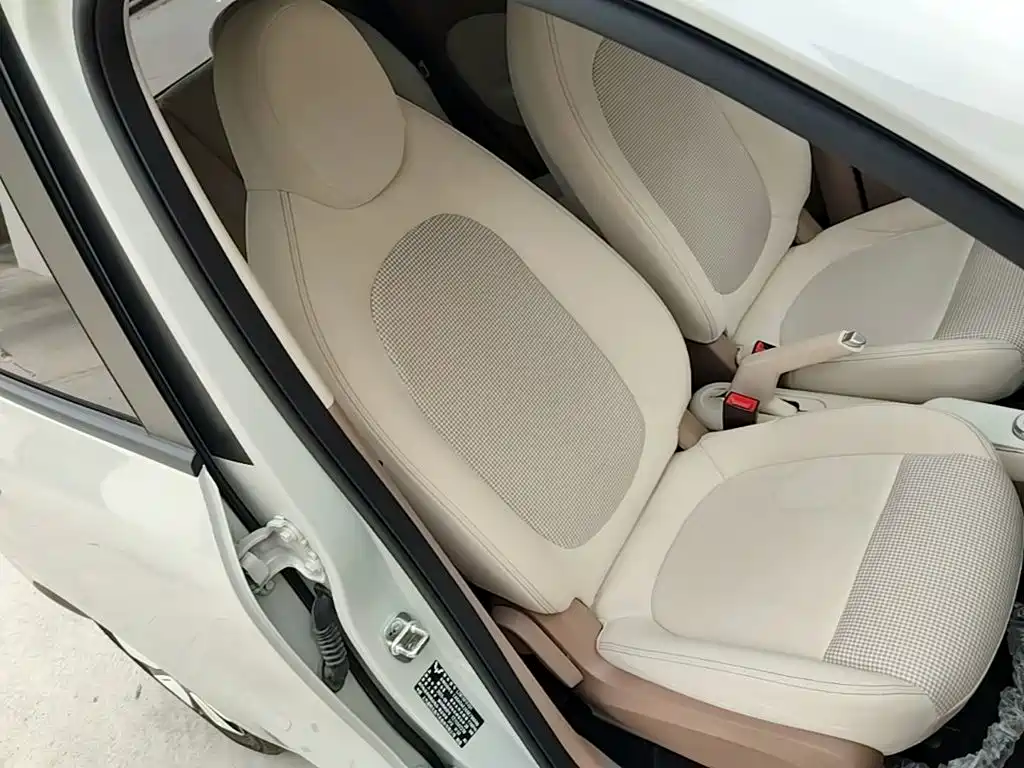 Wuling MINIEV — миниатюра 20