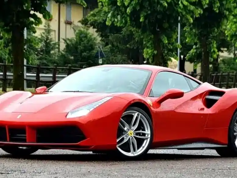 FERRARI 488