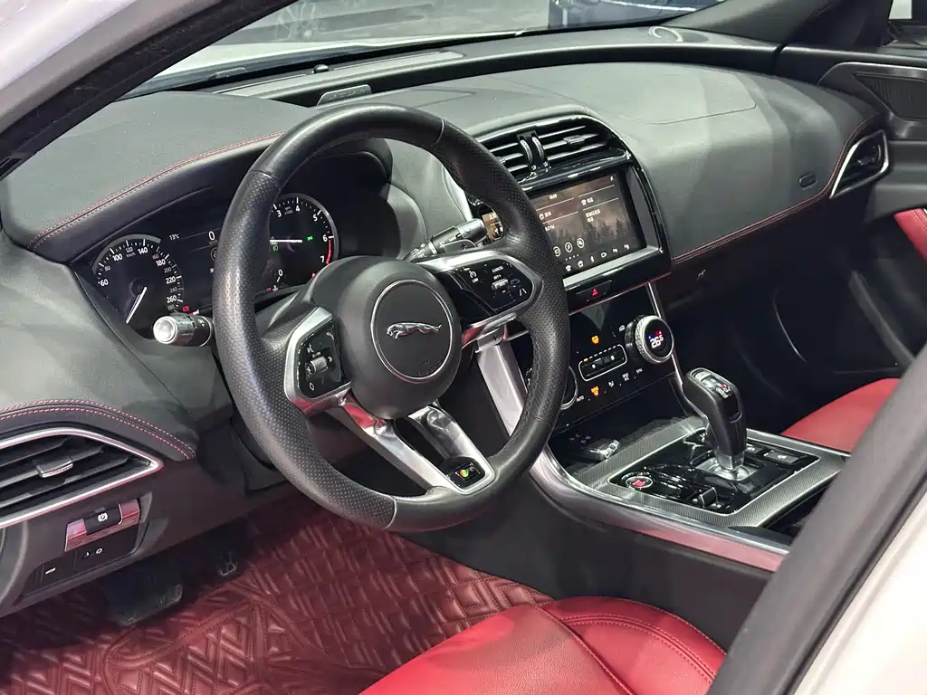 Jaguar XEL 2021 2.0T 200PS R-DYNAMIC Sport