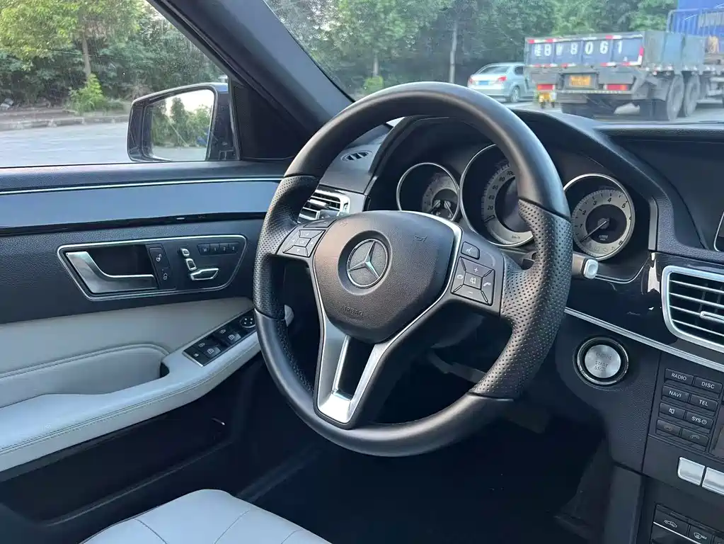 Mercedes-Benz E-Class — миниатюра 12