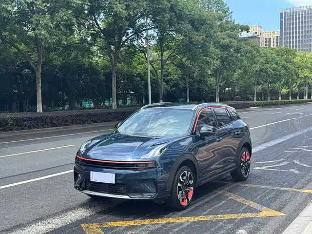 2021 Lynk & Co 06
