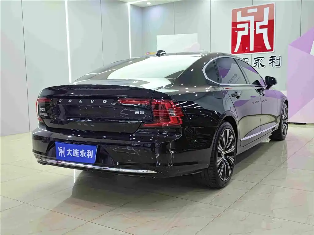 Volvo S90 2025 B5 Luxury