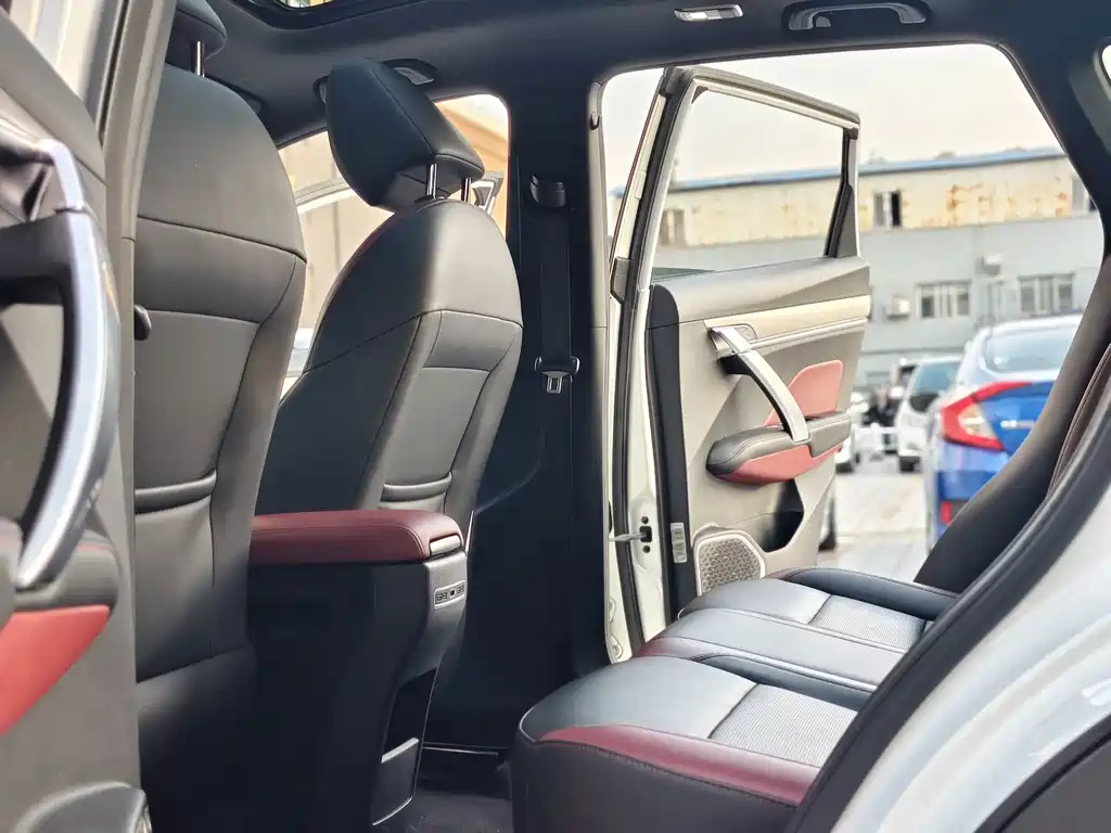 Geely Binyue — миниатюра 15