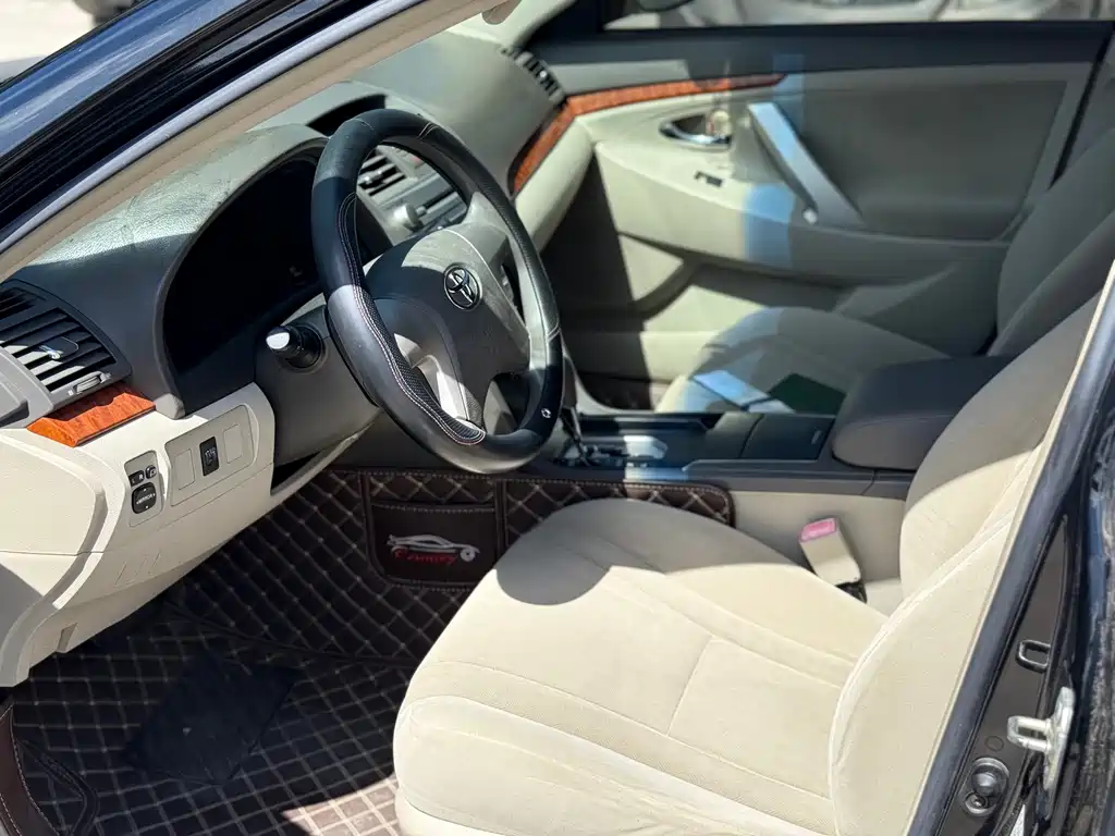 Toyota Camry — миниатюра 7