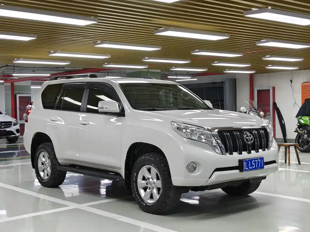 Toyota Land Cruiser Prado 2016 2.7L AT Standard