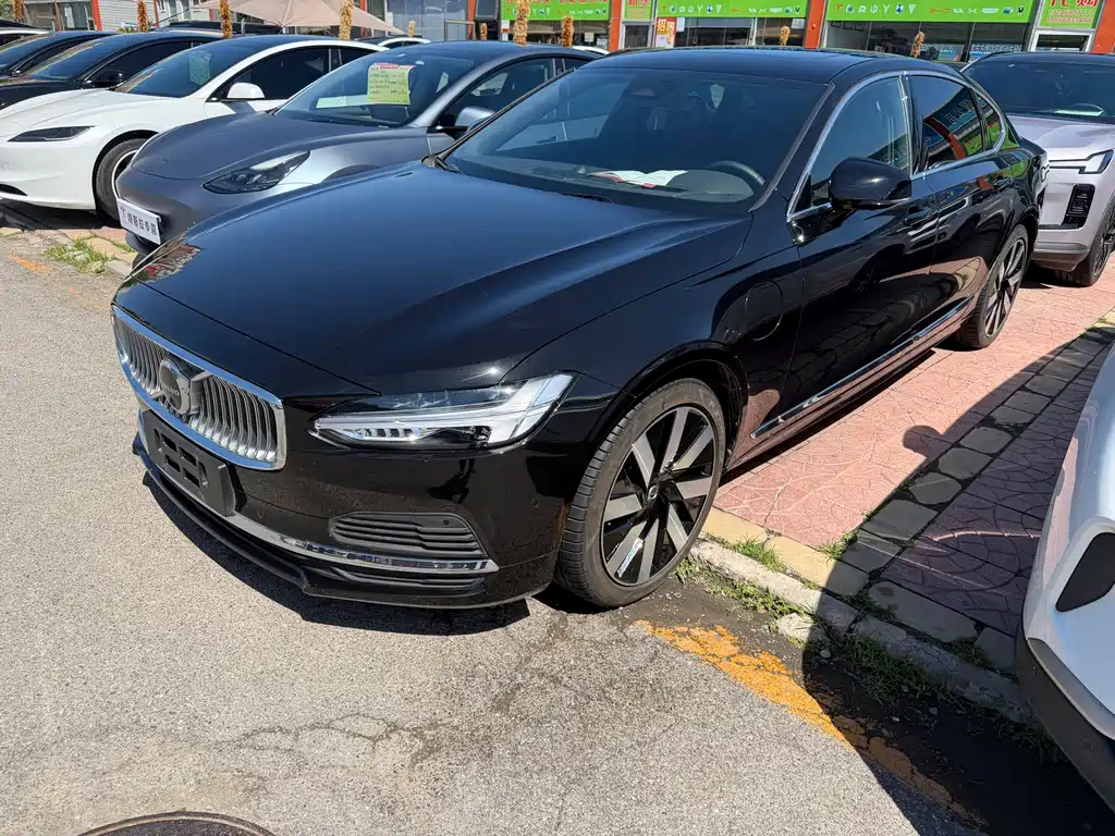 Volvo S90 2025 Luxury