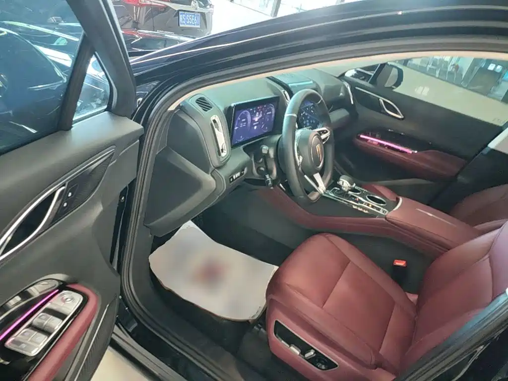 Hongqi Hongqi HS3 PHEV — миниатюра 16