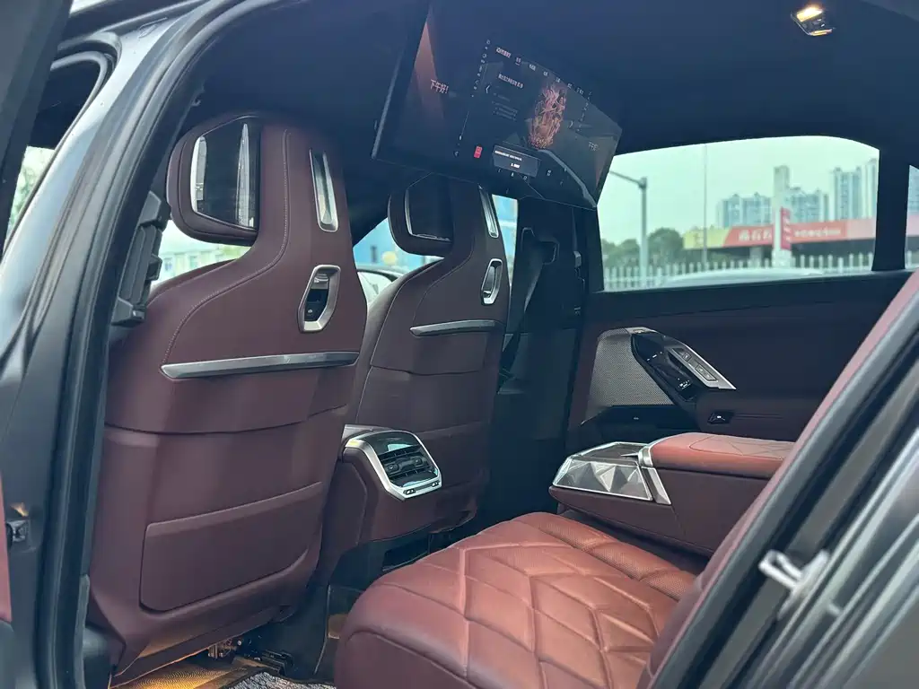 BMW i7 — миниатюра 18