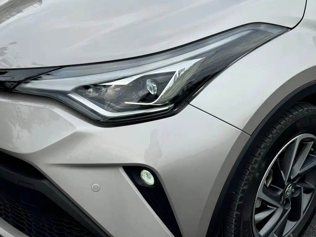 Toyota C-HR 2021 2.0L E-CVT Luxury