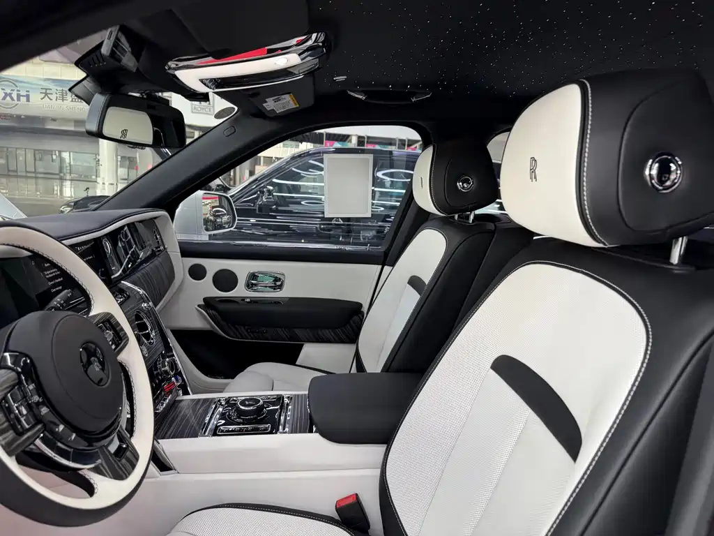 Rolls-Royce Cullinan 2026 6.7T AT