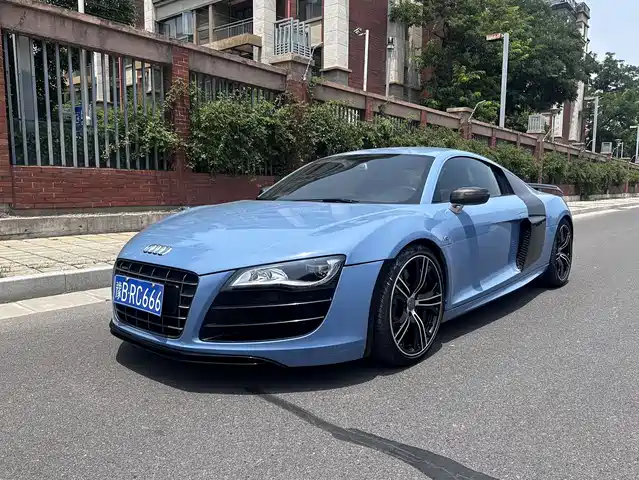 Audi R8
