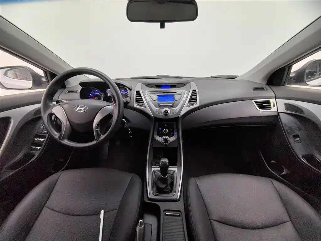 Hyundai Elantra 2015 1.6L MT Fashion