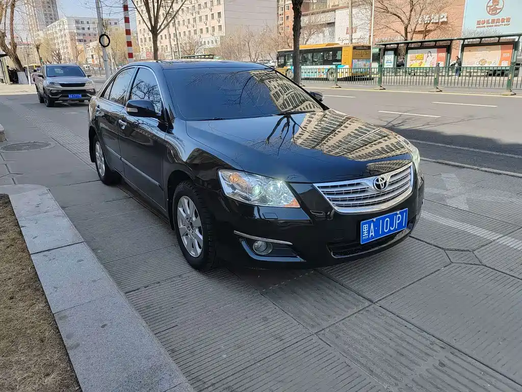 Toyota Camry — миниатюра 3