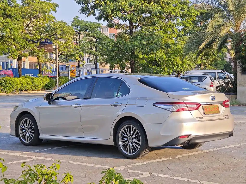 Toyota Camry — миниатюра 4