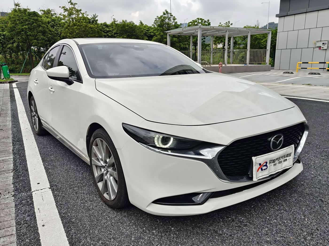 Mazda Mazda3 Axela 2.0 л 2023 г. Белый, пробег 29000 км