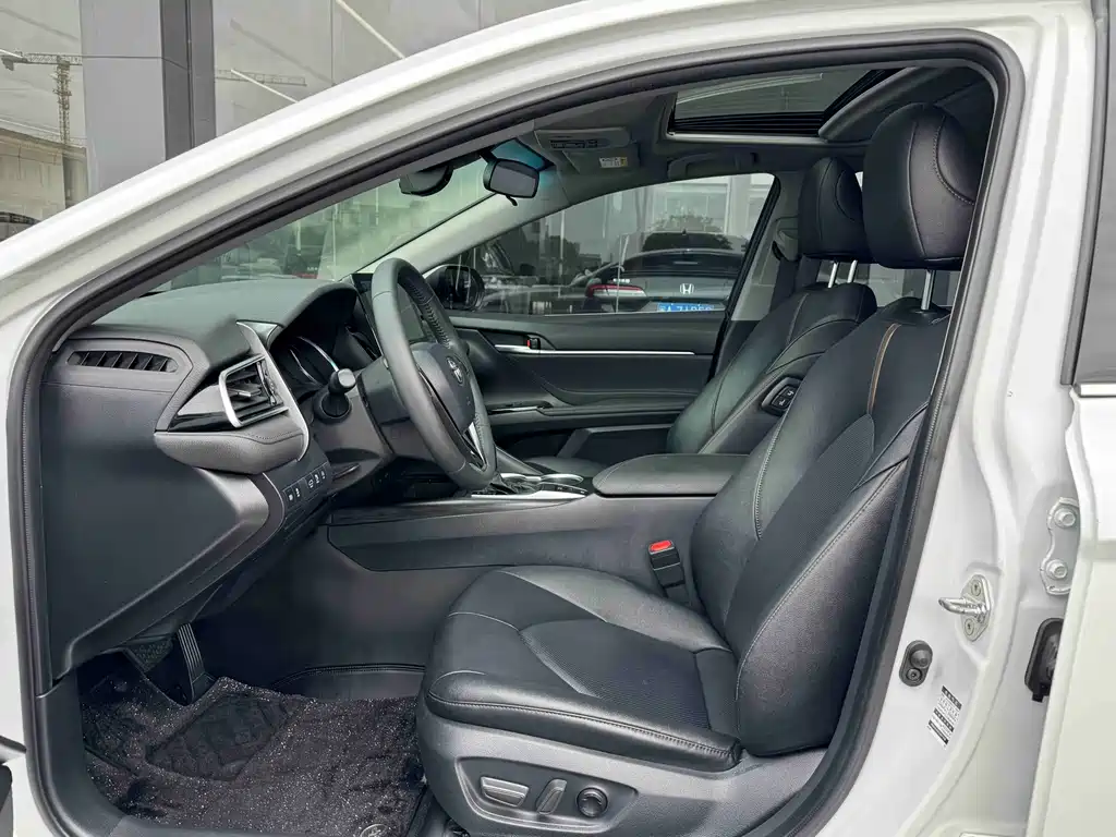 Toyota Camry 2021 2.0G Luxury