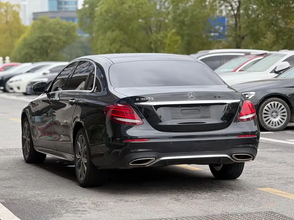 MERCEDES-BENZ E CLASS