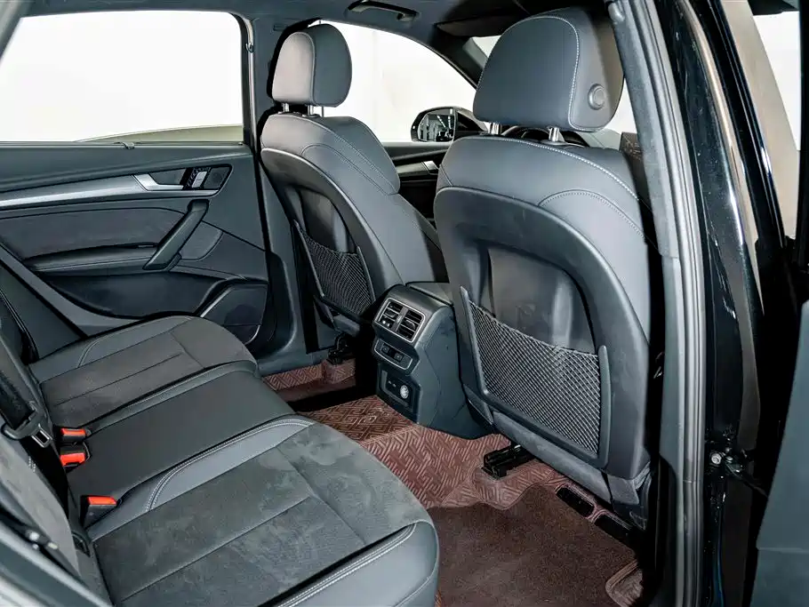 Audi Q5L Sportback — миниатюра 22
