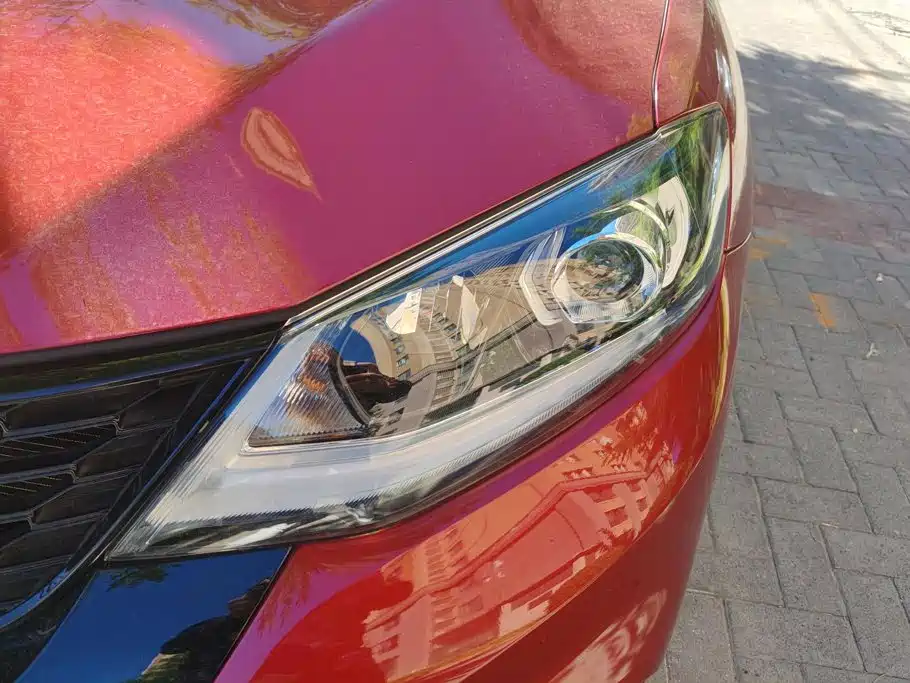 Nissan Tiida — миниатюра 5