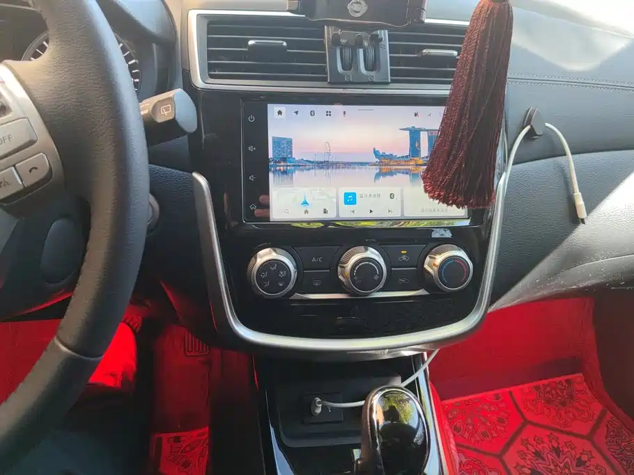 Nissan Tiida — миниатюра 13