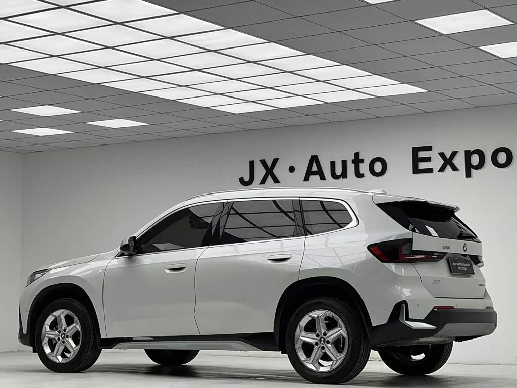 BMW X1 1.5 л 2024 г. Белый, пробег 2000 км
