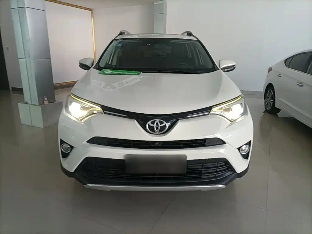 Toyota RAV4 — миниатюра 3