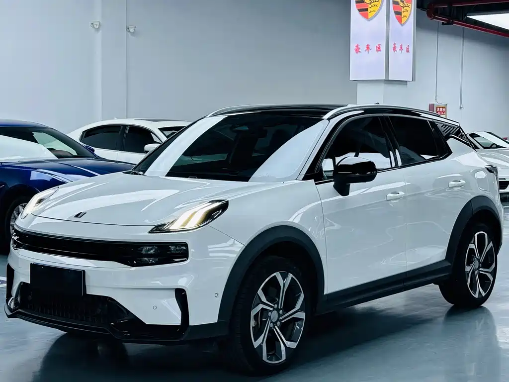 Lynk & Co 06