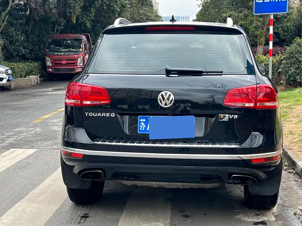 VOLKSWAGEN TOUAREG