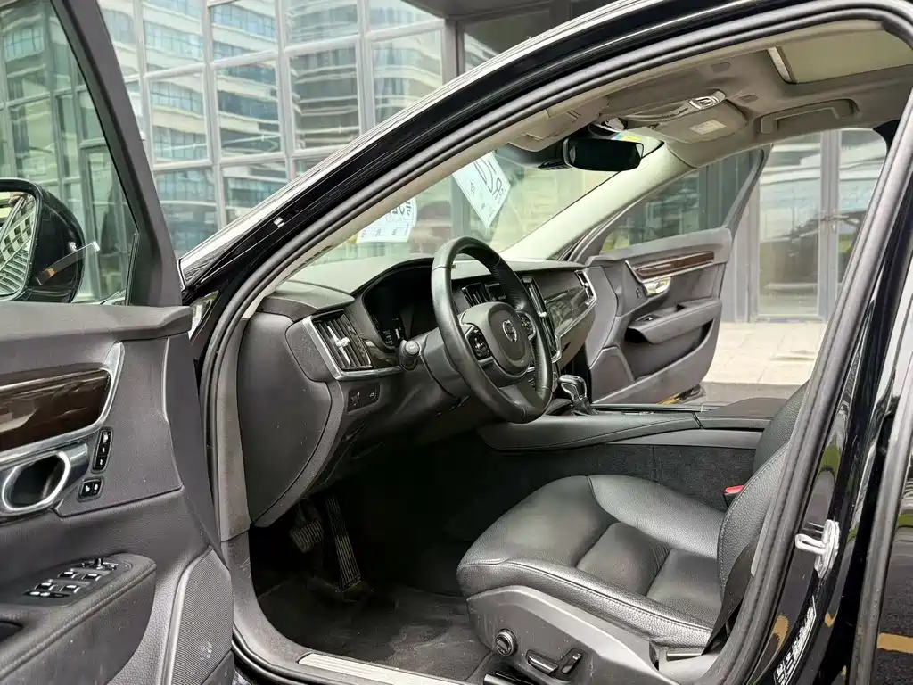 Volvo S90 — миниатюра 4