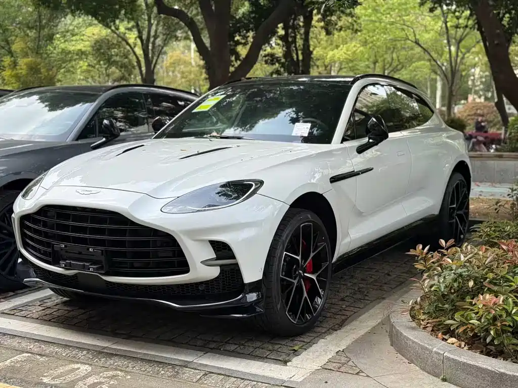 Aston Martin DBX