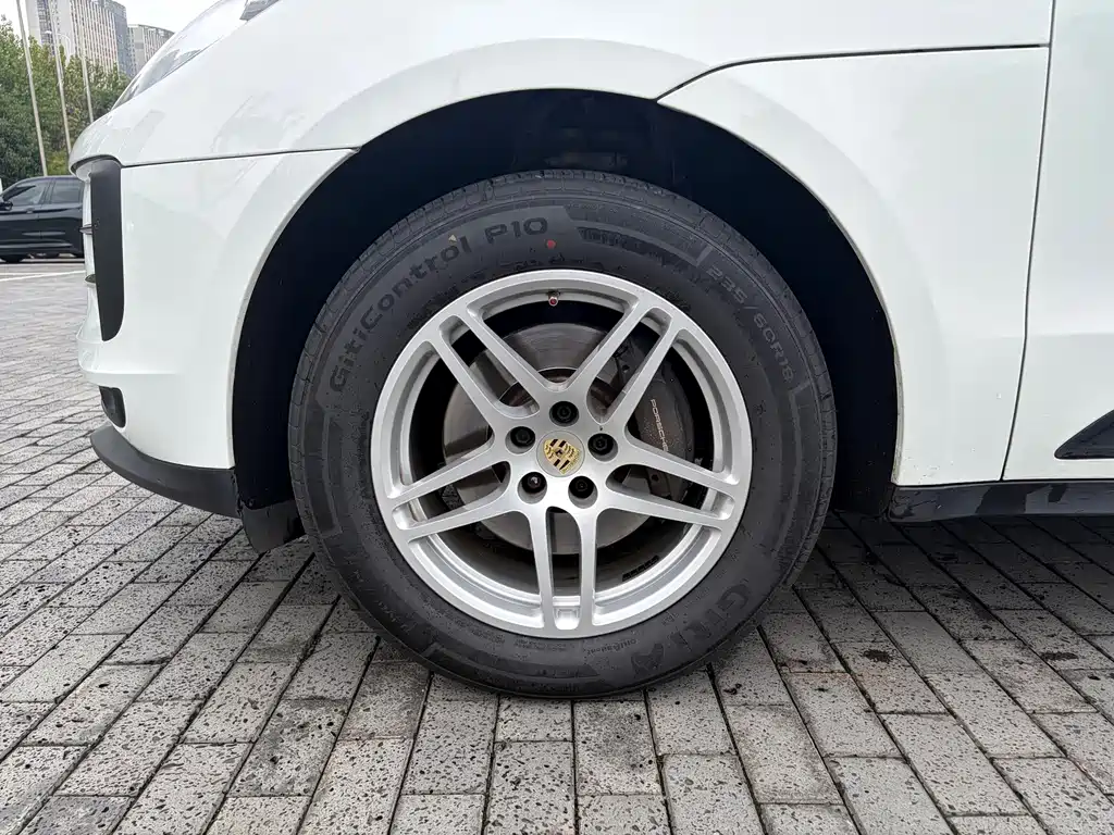 Porsche Macan — миниатюра 9