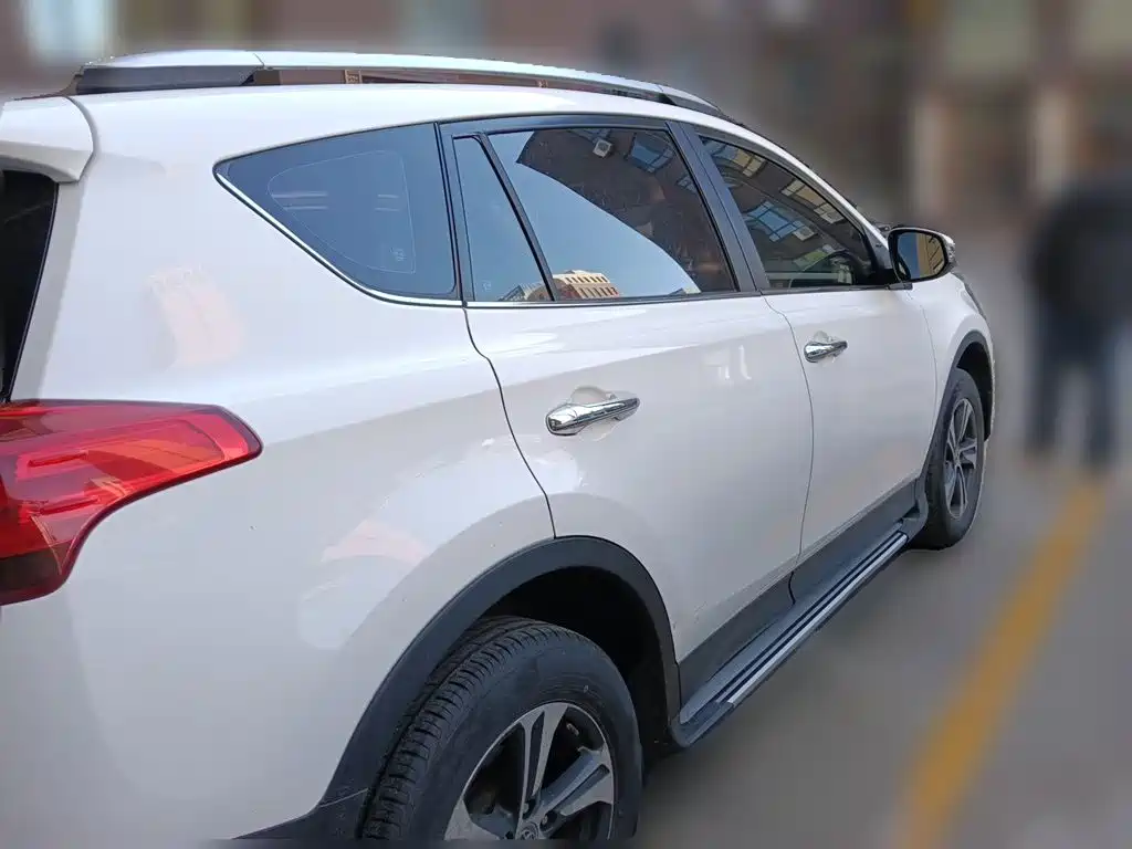 Toyota RAV4 — миниатюра 6
