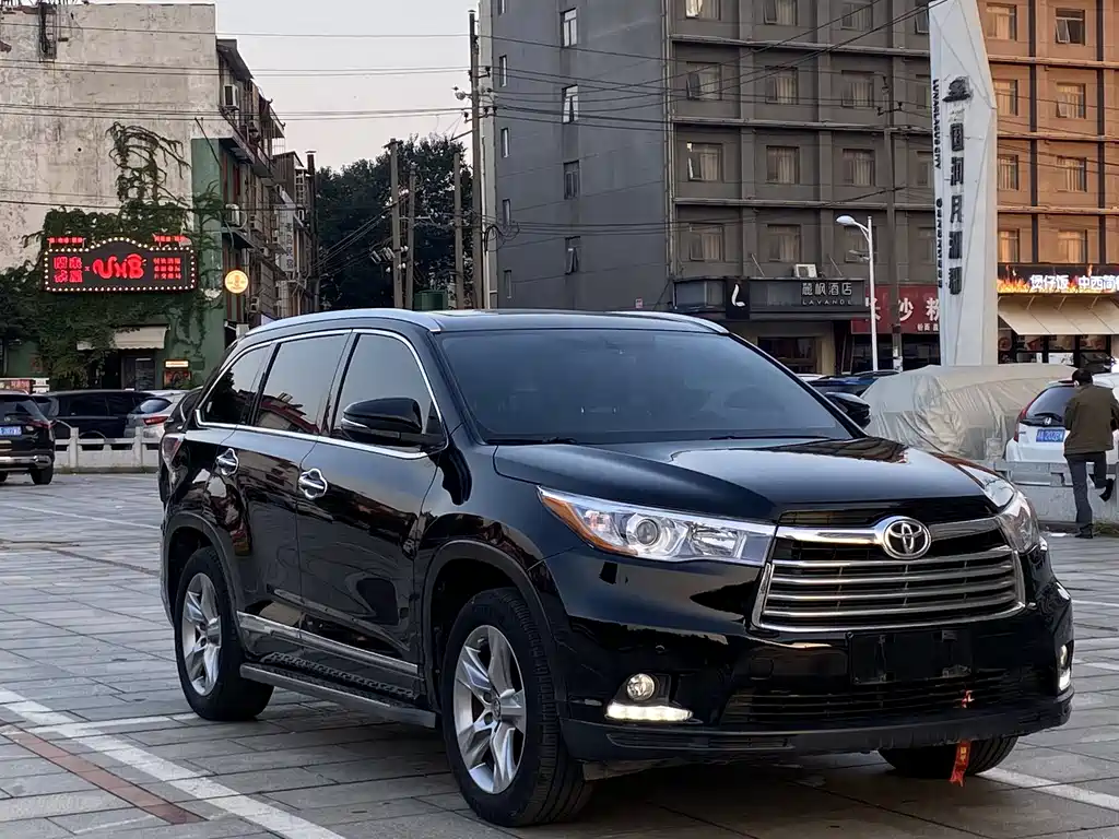 TOYOTA HIGHLANDER