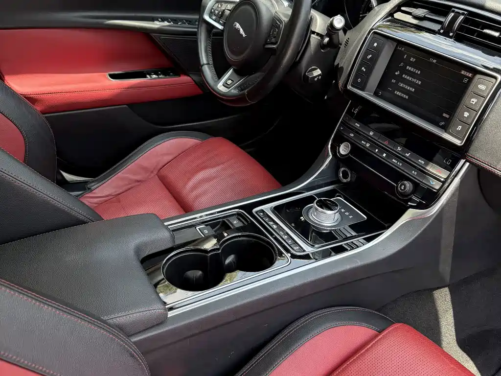 Jaguar XE — миниатюра 8
