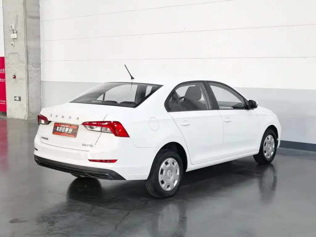 Skoda Rapid — миниатюра 2